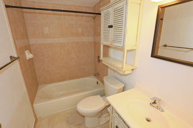 3864 Dunes Road Palm Beach Gardens, FL 33410 - Photo 30 of 44 Bathroom