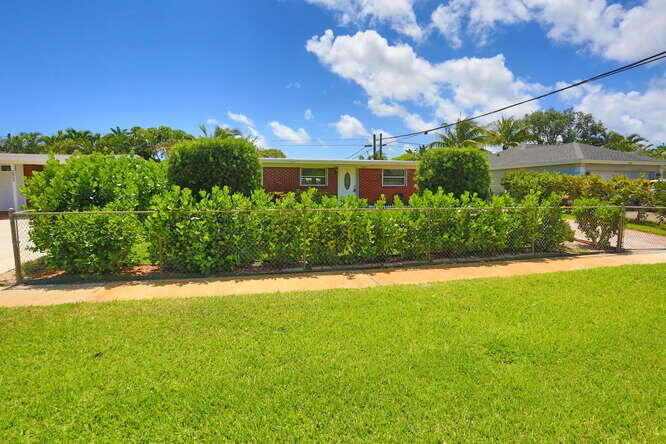 3864 Dunes Road Palm Beach Gardens, FL 33410 - Photo 4 of 44 Street View