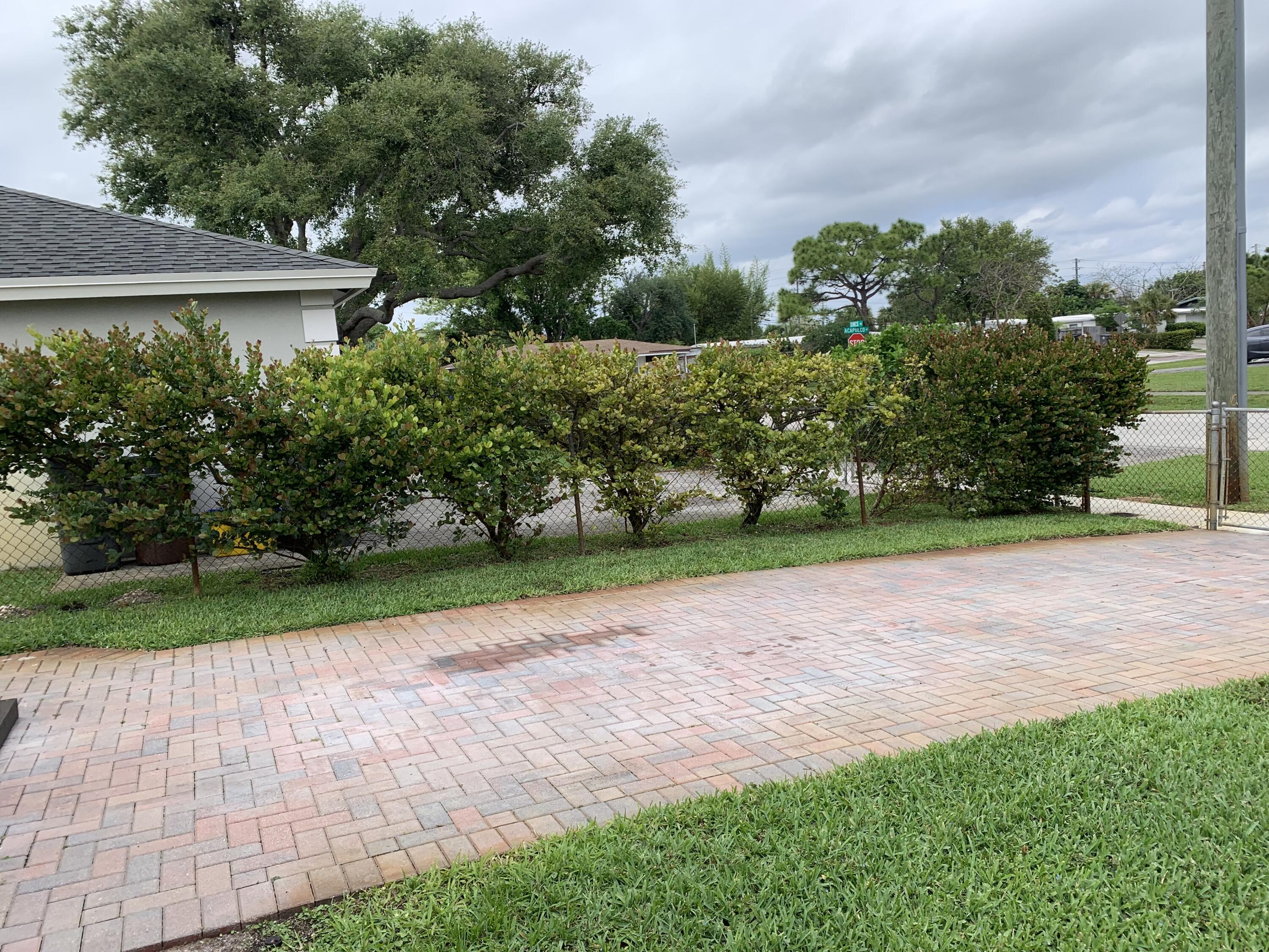 3864 Dunes Road Palm Beach Gardens, FL 33410 - Photo 42 of 44 Paved Driveway