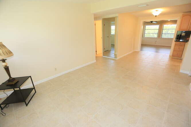 3864 Dunes Road Palm Beach Gardens, FL 33410 - Photo 10 of 44 Living Room