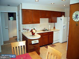 892 Sensor Road Yardley, PA 19067 - Photo 7 of 12 Gallery Image 7