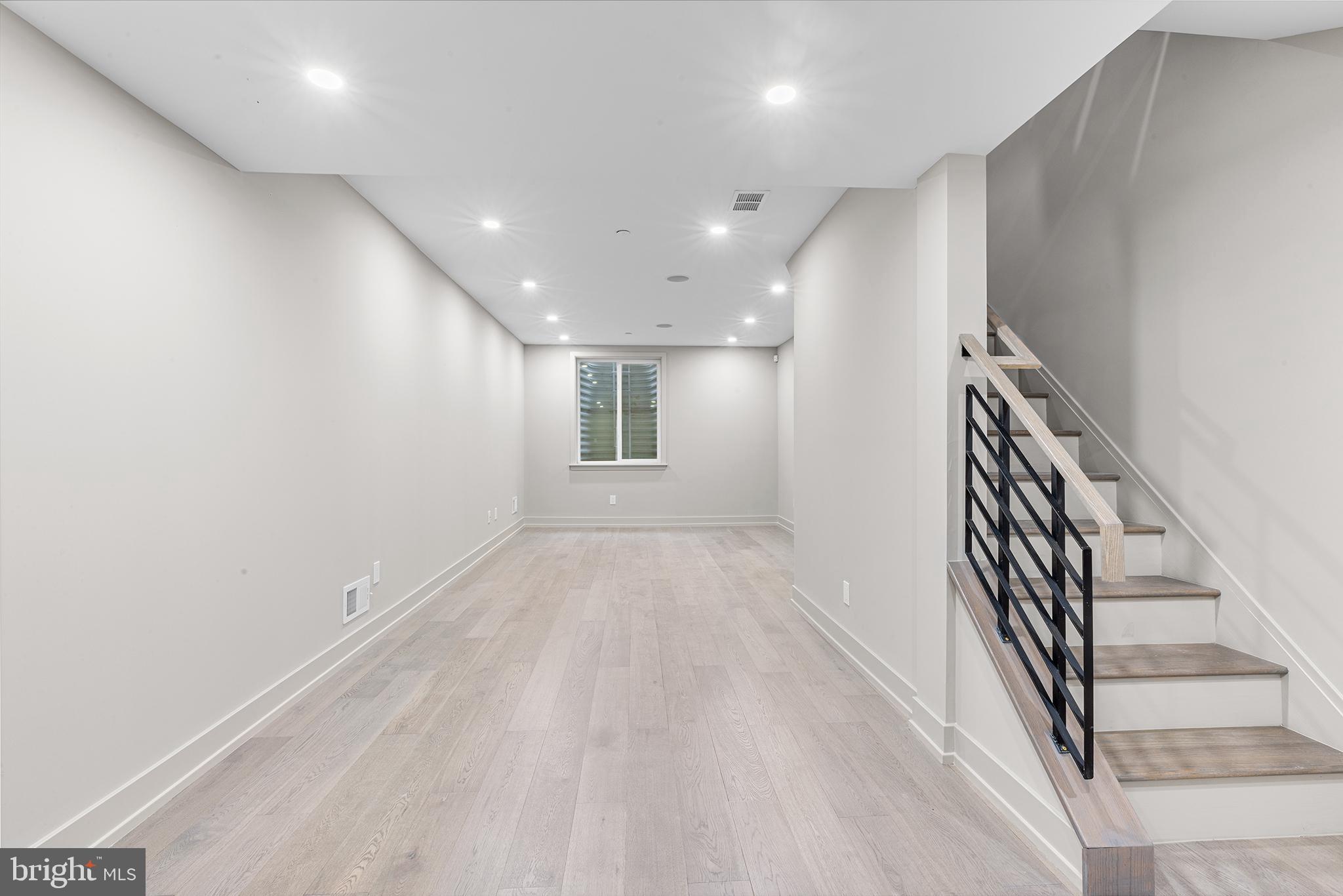 2340 Alter Street Philadelphia, PA 19146 - Photo 35 of 46 an entryway in hall