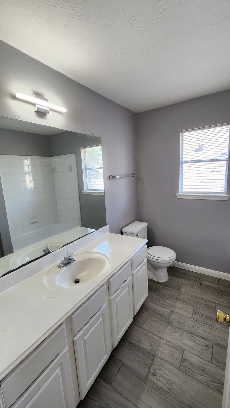 3910 Ashlee Lane Houston, TX 77014 - Photo 12 of 16 Upstairs Bath