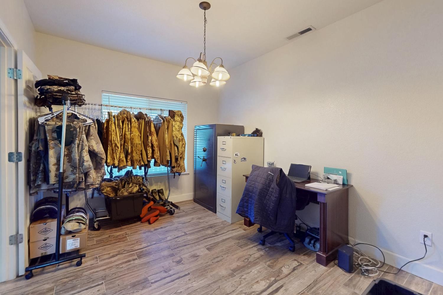 3202 Roosevelt Road Yuba City, CA 95993 - Photo 16 of 41 Downstairs office