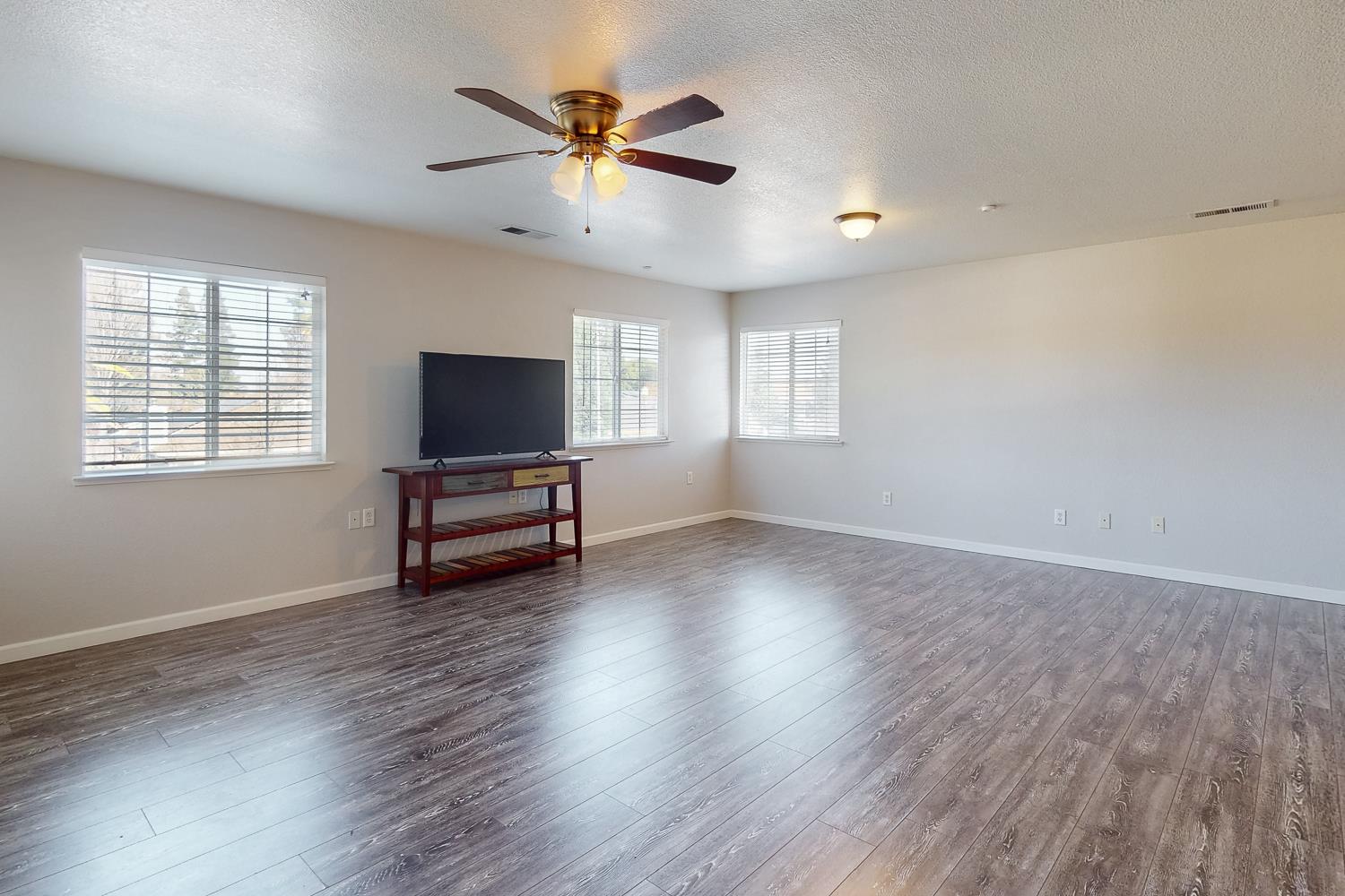 3202 Roosevelt Road Yuba City, CA 95993 - Photo 20 of 41 Bonus/Game room upstairs