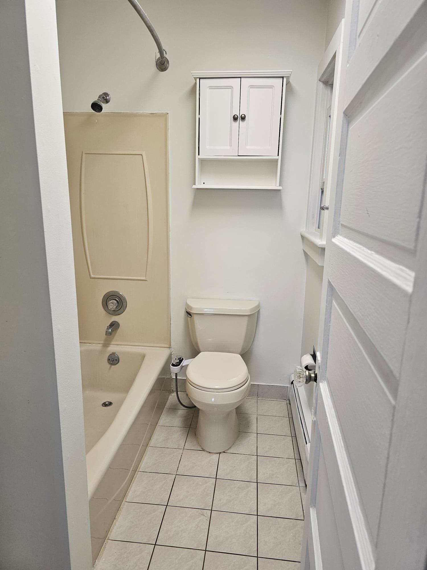 482 Sterling Place, Unit 2 Ridgewood, NJ 07450 - Photo 4 of 15 a bathroom with a toilet and a bathtub