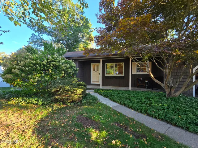 $299,900 | 3 Brookwood Drive, Queensbury, NY 12804