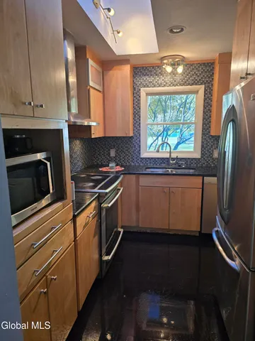 $299,900 | 3 Brookwood Drive, Queensbury, NY 12804