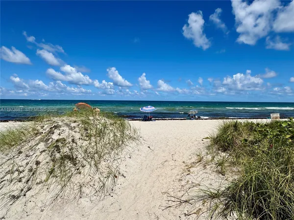 $2,500 | 9225 Collins Avenue, Unit 1010, Surfside, FL 33154