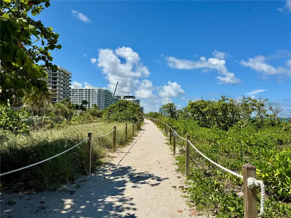 $2,500 | 9225 Collins Avenue, Unit 1010, Surfside, FL 33154