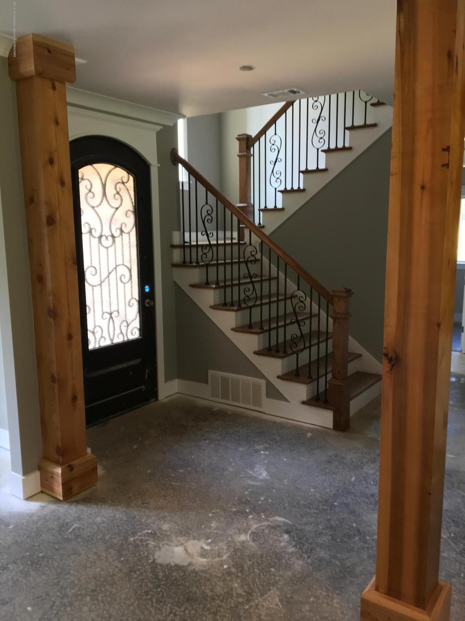 836 Vinson Road Hernando, MS 38632 - Photo 3 of 8 Foyer and staircase