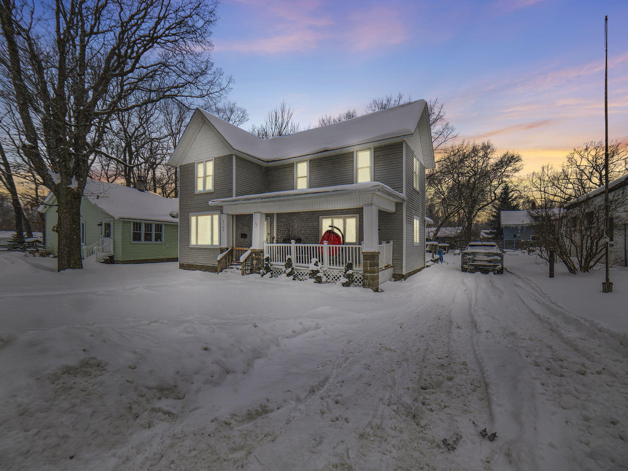 2102 Nelson Street Manistee, MI 49660 - Photo 1 of 31 1-web-or-mls-P1290144_VT