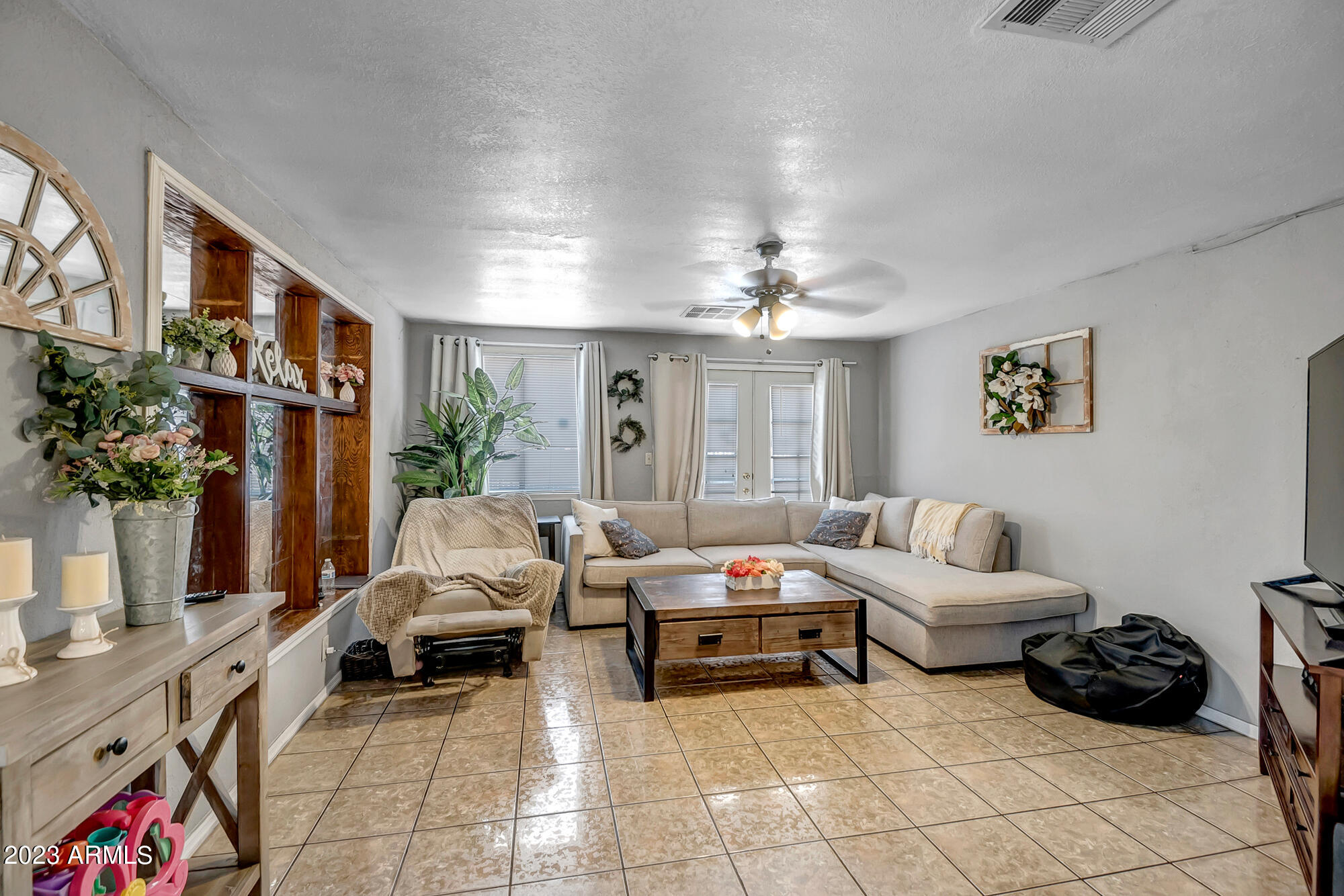 707 East Roma Avenue Phoenix, AZ 85014 - Photo 2 of 26 DSC_7427