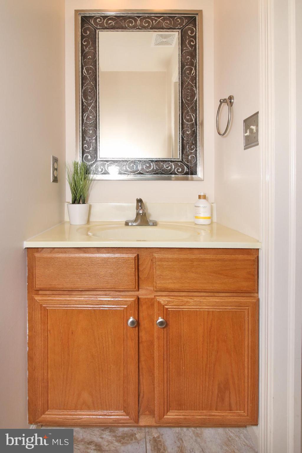 185 Riders Way Lebanon, PA 17042 - Photo 10 of 31 Half Bath