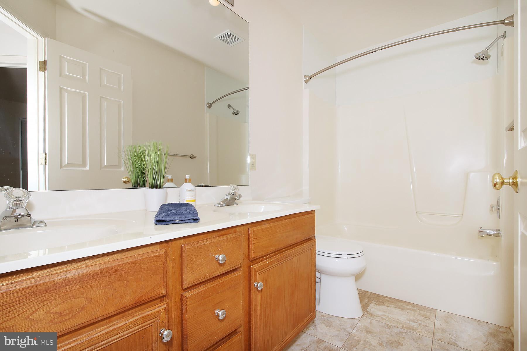 185 Riders Way Lebanon, PA 17042 - Photo 19 of 31 Main Bath -Dual Sinks