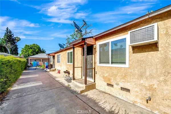$2,200 | 14235 Sylvan Street, Van Nuys, CA 91401