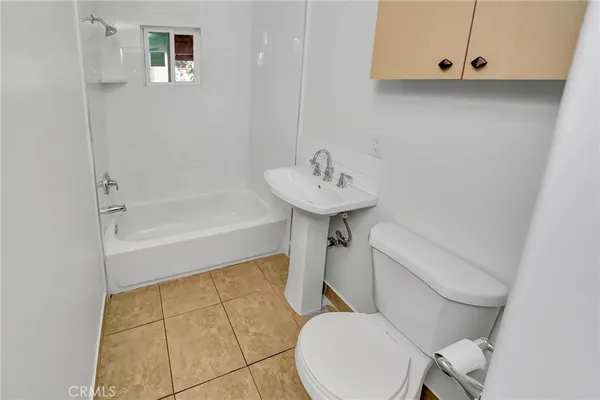 $2,200 | 14235 Sylvan Street, Van Nuys, CA 91401