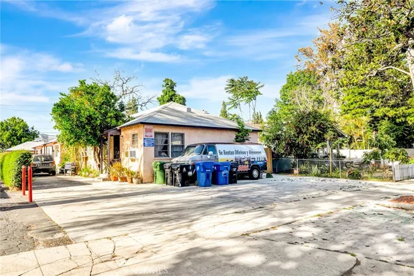 $2,200 | 14235 Sylvan Street, Van Nuys, CA 91401