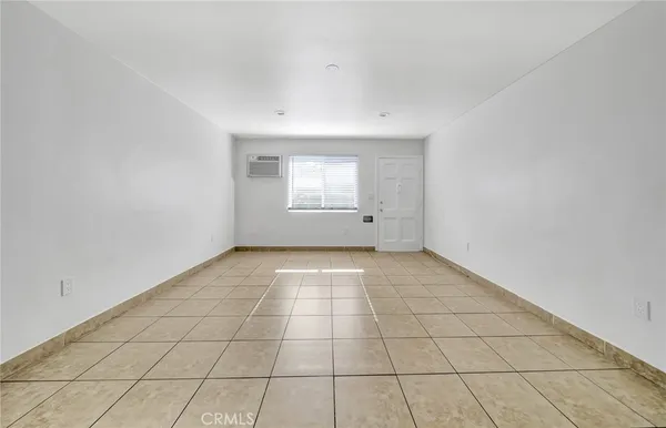 $2,200 | 14235 Sylvan Street, Van Nuys, CA 91401