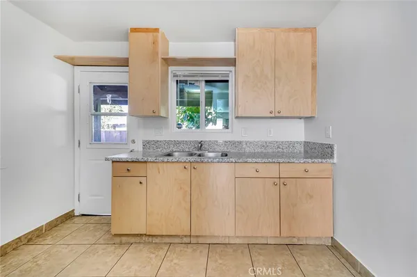 $2,200 | 14235 Sylvan Street, Van Nuys, CA 91401