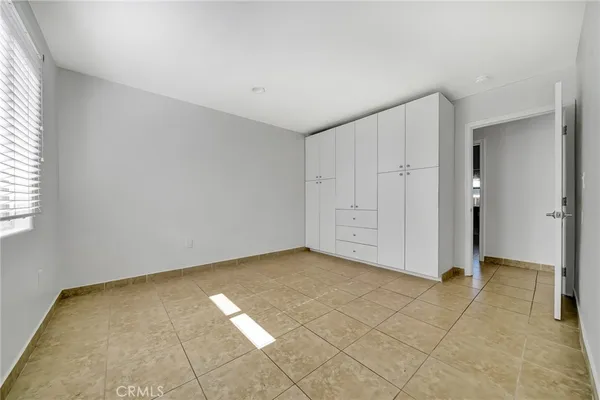 $2,200 | 14235 Sylvan Street, Van Nuys, CA 91401
