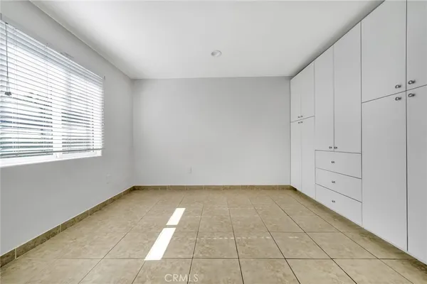 $2,200 | 14235 Sylvan Street, Van Nuys, CA 91401