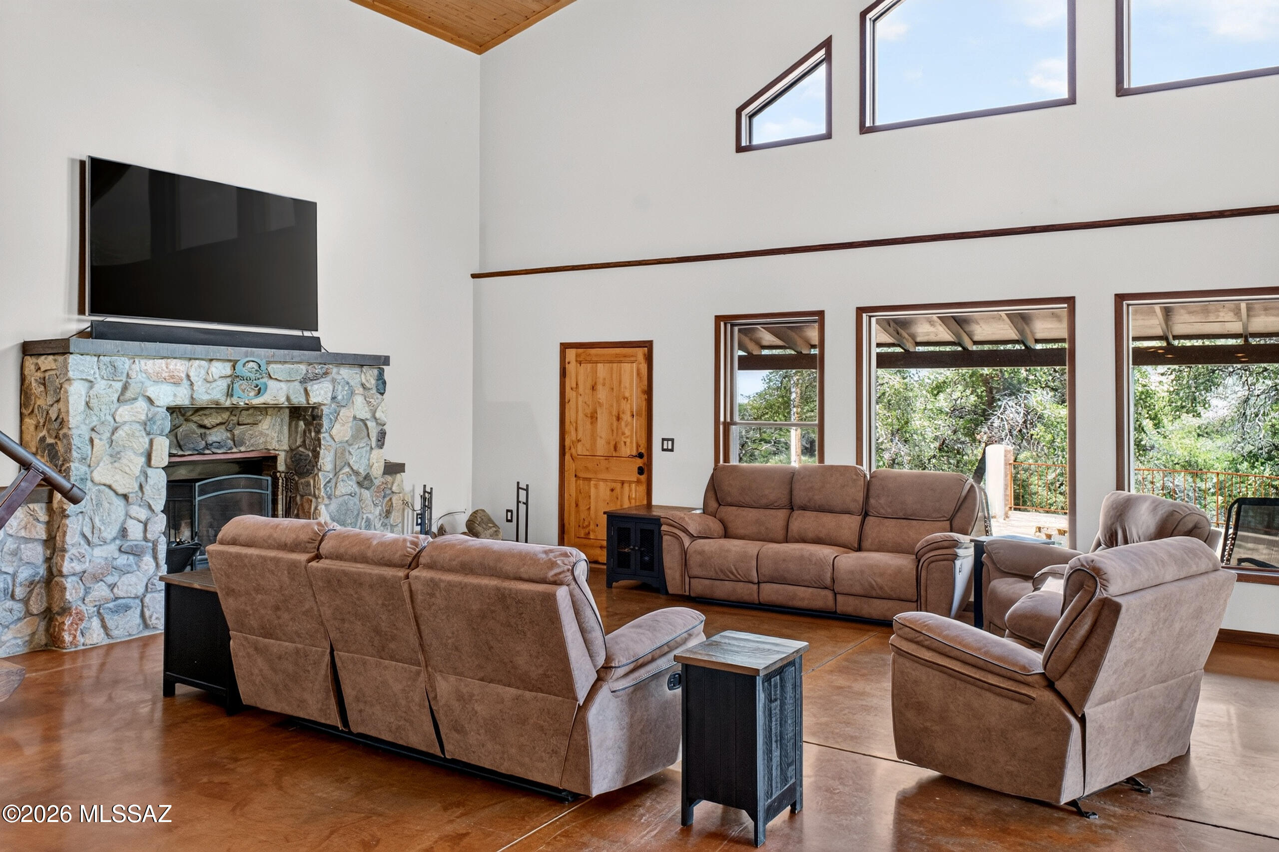 531 South Cody Loop Road Oracle, AZ 85623 - Photo 9 of 38 a living room with furniture fireplace and flat screen tv
