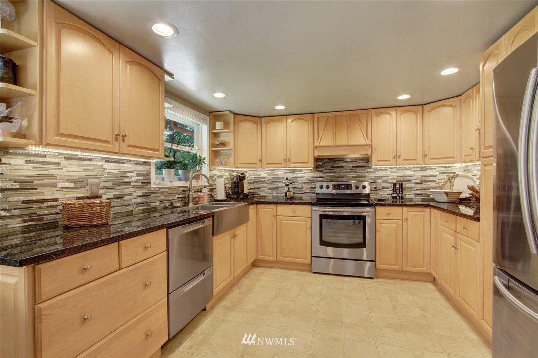 14754 173rd Avenue Southeast Renton, WA 98059 - Photo 5 of 20 Gallery Image 5