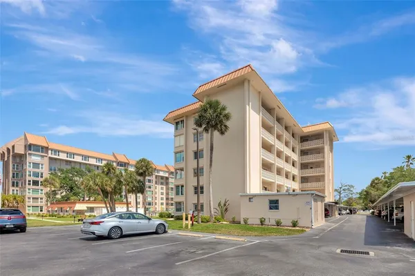 $499,000 | 620 Edgewater Drive, Unit 102, Dunedin, FL 34698