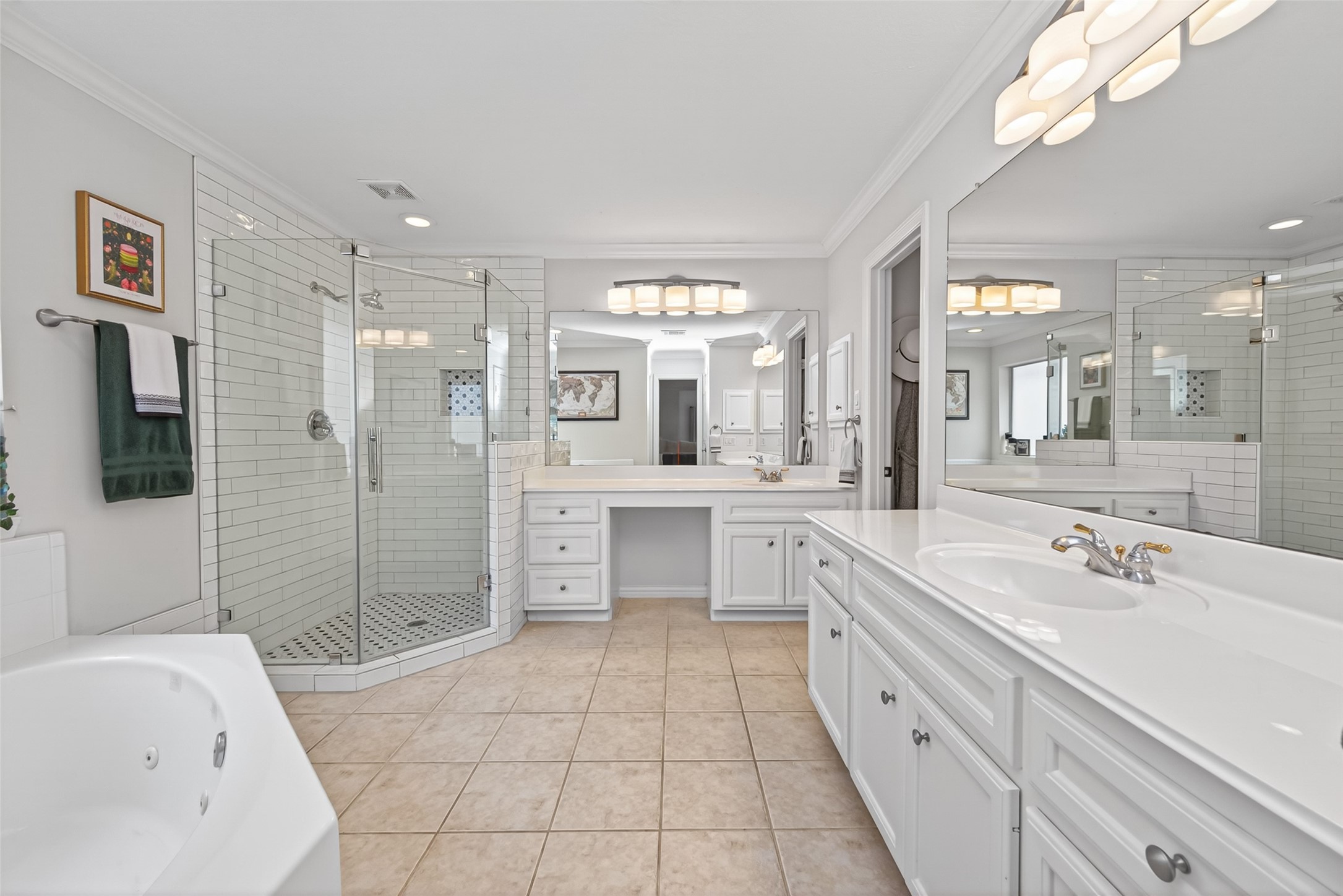 5011 Inker Street Houston, TX 77007 - Photo 17 of 23 En-suite Primary Bathroom with updated walk in shower with jetted tub and spacious walk-in closet.