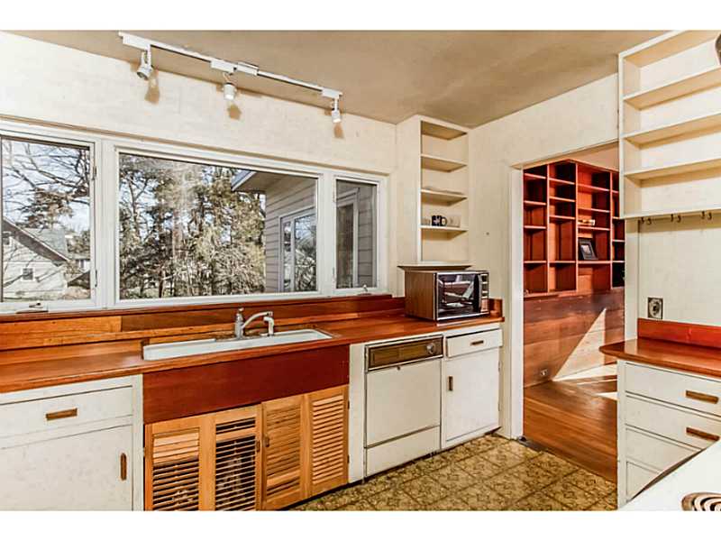 125 Lloyd Road North Kingstown, RI 02874 - Photo 11 of 25 Kitchen.