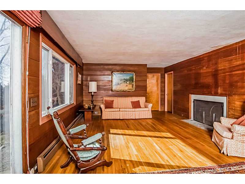 125 Lloyd Road North Kingstown, RI 02874 - Photo 13 of 25 Living Room.