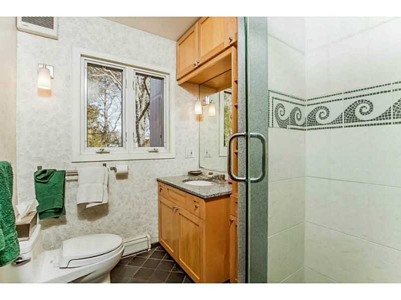 125 Lloyd Road North Kingstown, RI 02874 - Photo 15 of 25 Bathroom.