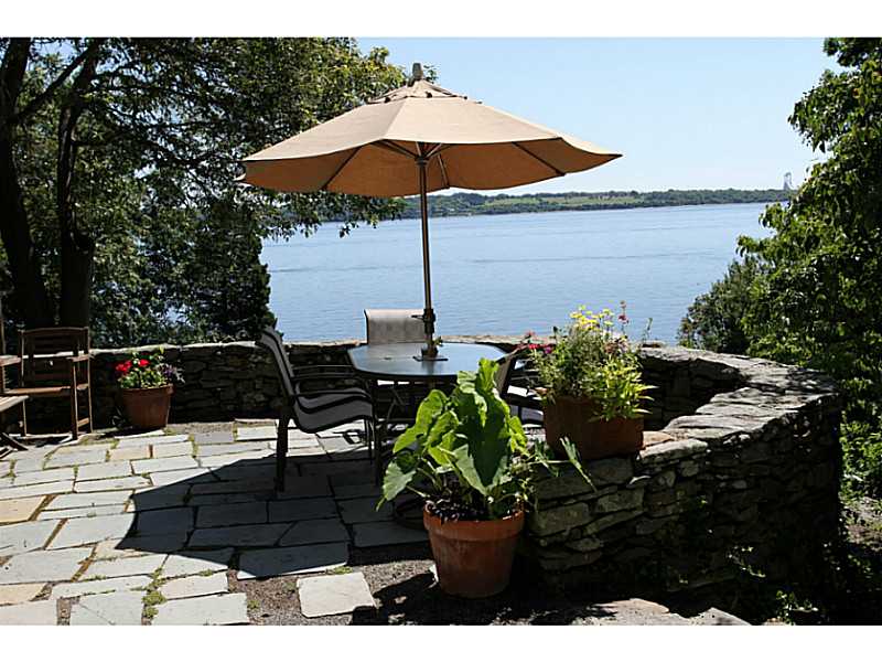 125 Lloyd Road North Kingstown, RI 02874 - Photo 3 of 25 View.