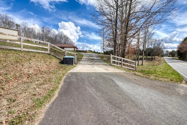 $799,900 | 794 Highway 66, Young Harris, GA 30582