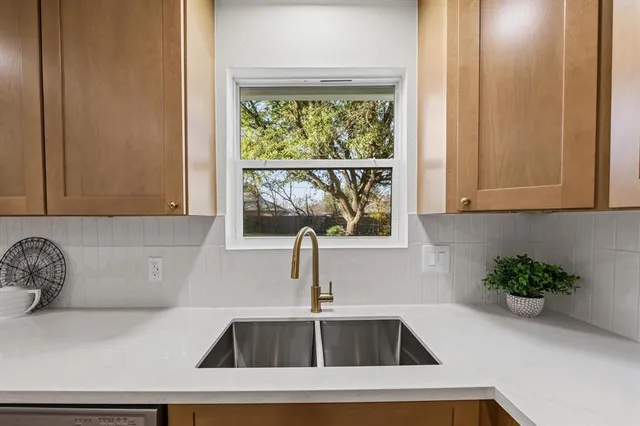 $349,000 | 336 Oakwood Lane, Hewitt, TX 76643