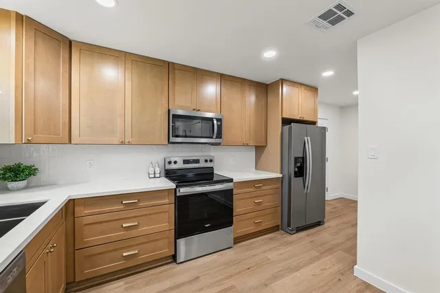 $349,000 | 336 Oakwood Lane, Hewitt, TX 76643