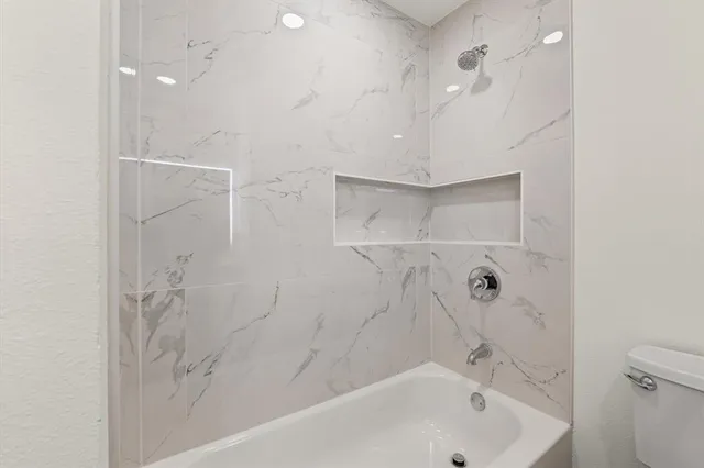 $349,000 | 336 Oakwood Lane, Hewitt, TX 76643