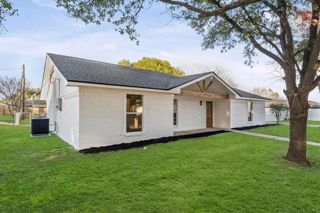 $349,000 | 336 Oakwood Lane, Hewitt, TX 76643