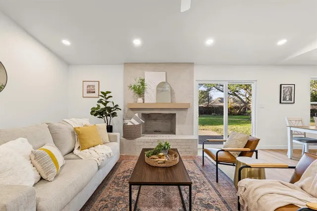 $349,000 | 336 Oakwood Lane, Hewitt, TX 76643