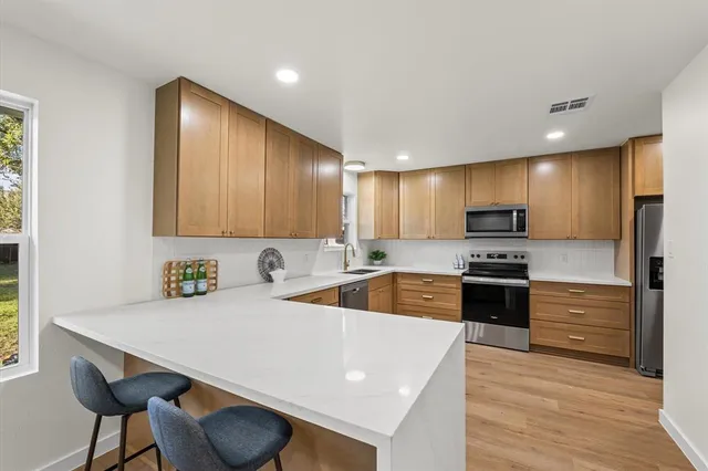 $349,000 | 336 Oakwood Lane, Hewitt, TX 76643