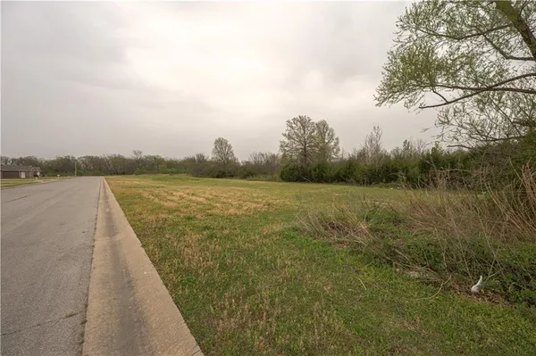 $16,000 | 102 East John Street, Coffeyville, KS 67337