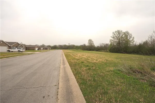 $16,000 | 102 East John Street, Coffeyville, KS 67337