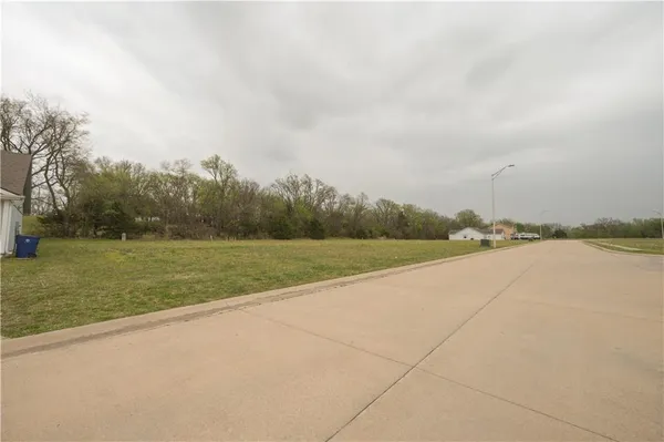 $16,000 | 102 East John Street, Coffeyville, KS 67337