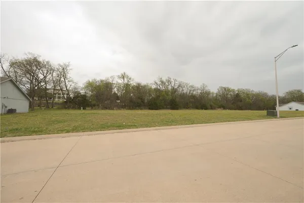 $16,000 | 102 East John Street, Coffeyville, KS 67337