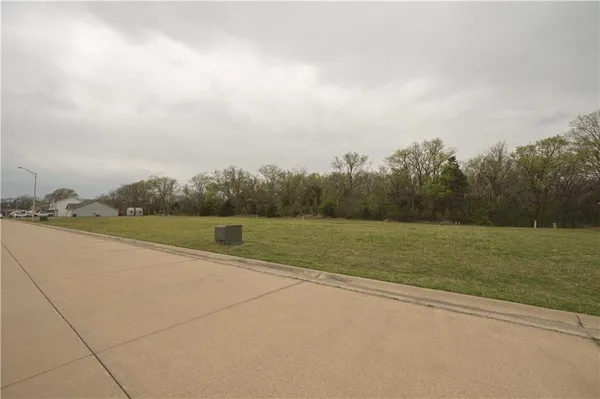 $16,000 | 102 East John Street, Coffeyville, KS 67337