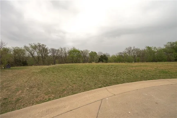 $16,000 | 102 East John Street, Coffeyville, KS 67337