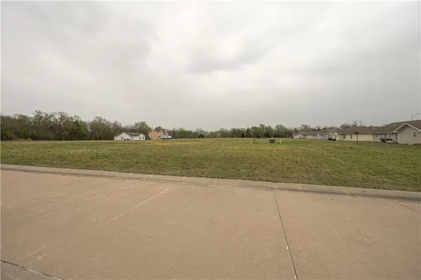 $16,000 | 102 East John Street, Coffeyville, KS 67337