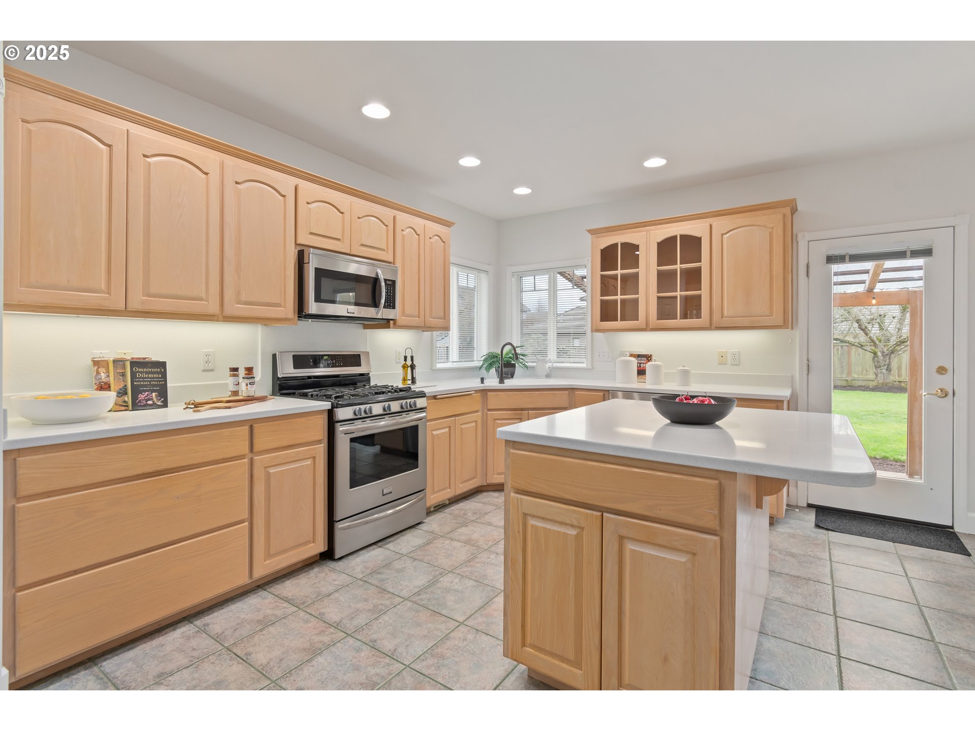 2360 Dale Avenue Eugene, OR 97408 - Photo 11 of 48 a kitchen with a sink stove and cabinets