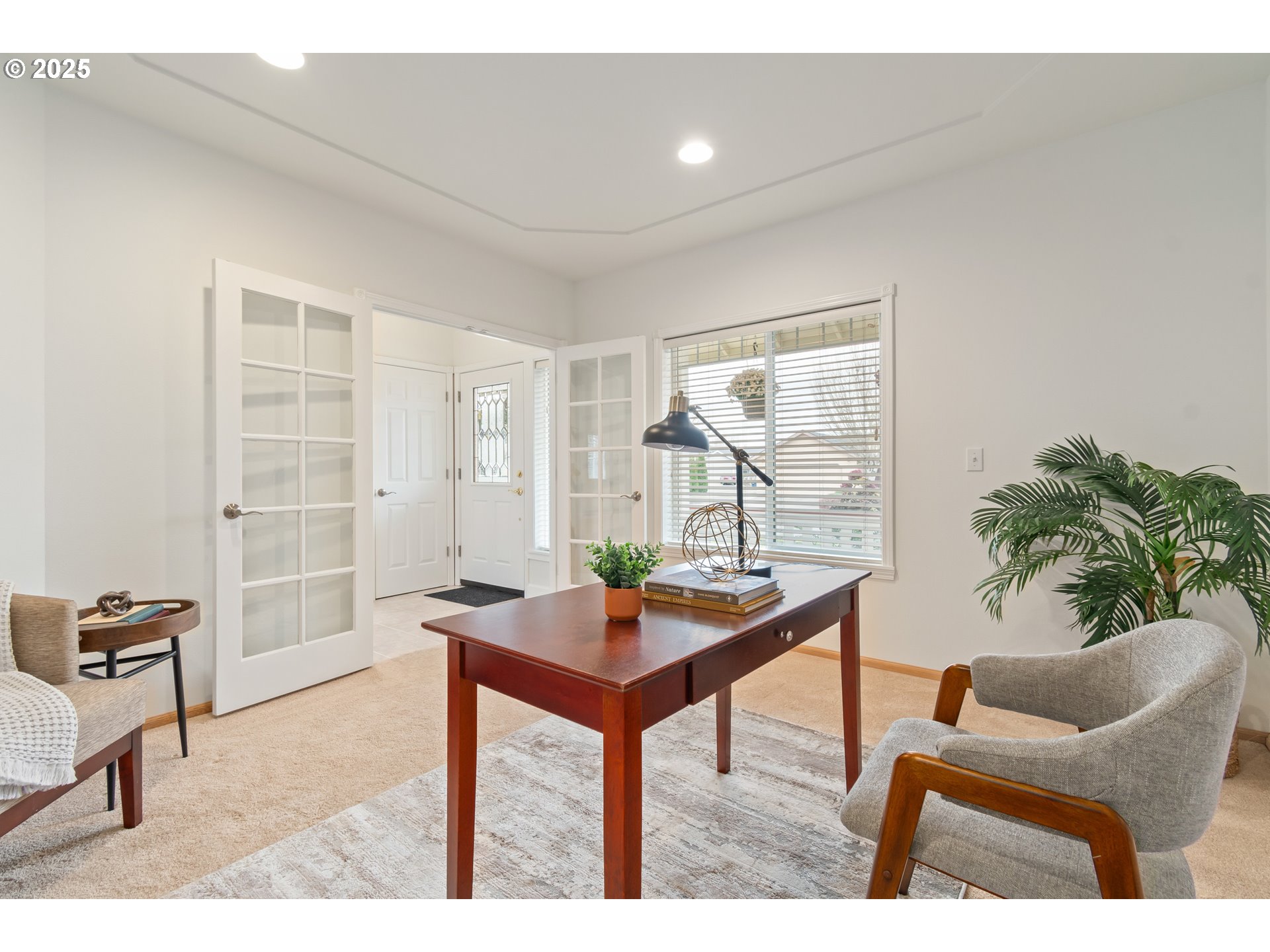 2360 Dale Avenue Eugene, OR 97408 - Photo 18 of 48 a living room with furniture and a window